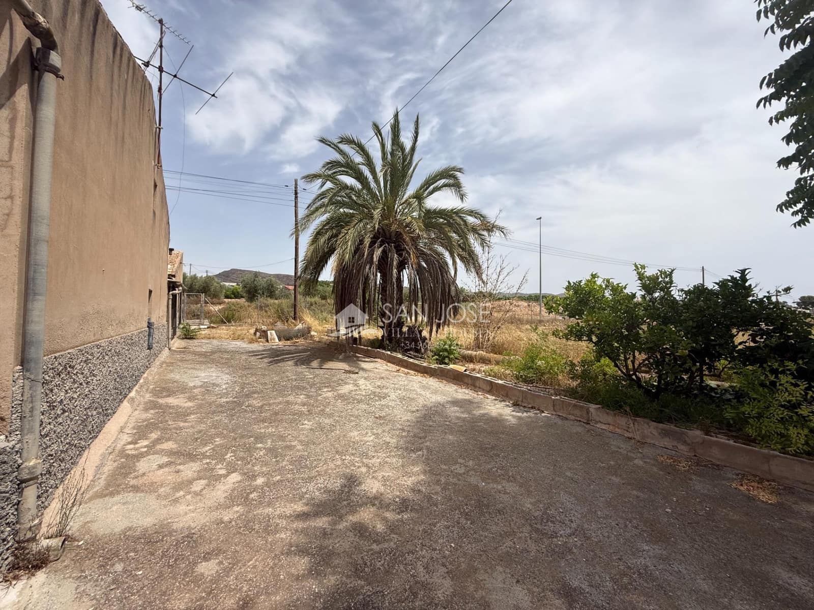 4 bedroom Villa for sale in La Romana with garage - € 180,000 (Ref: 9965468)
