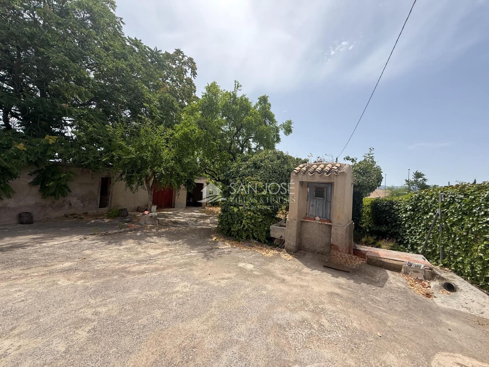 4 bedroom Villa for sale in La Romana with garage - € 180,000 (Ref: 9965468)