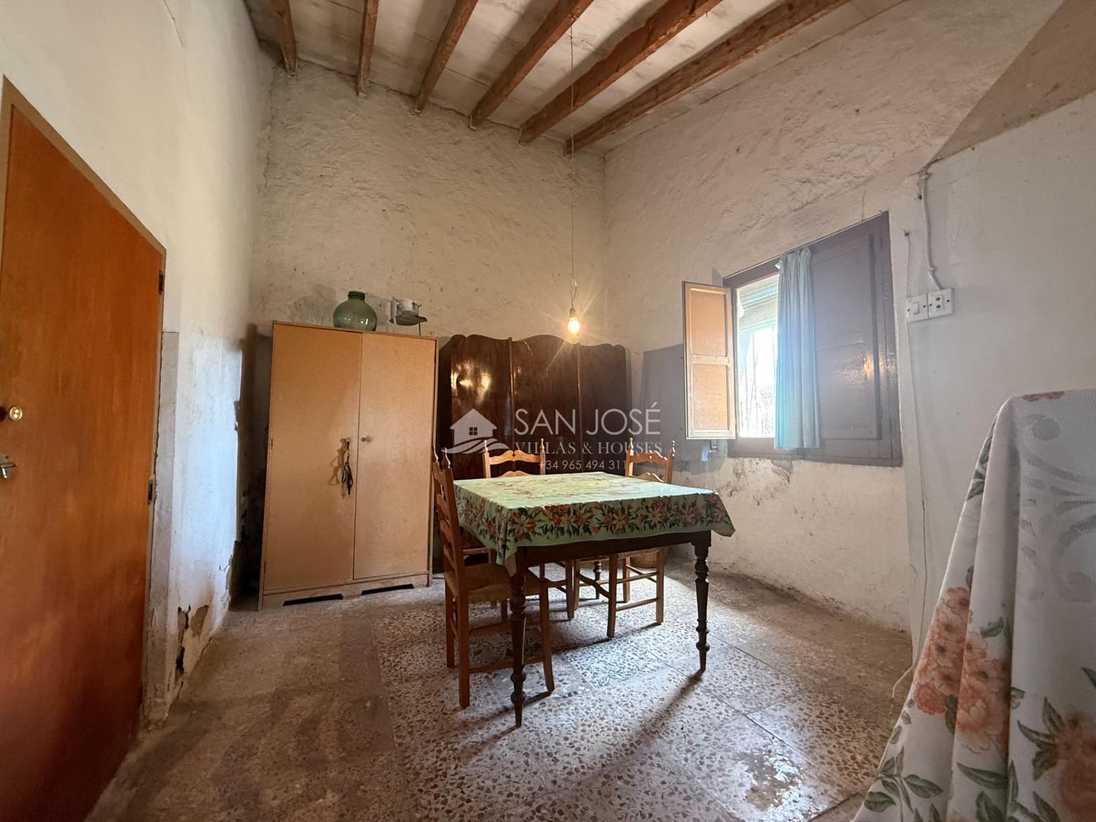 4 bedroom Villa for sale in La Romana with garage - € 180,000 (Ref: 9965468)