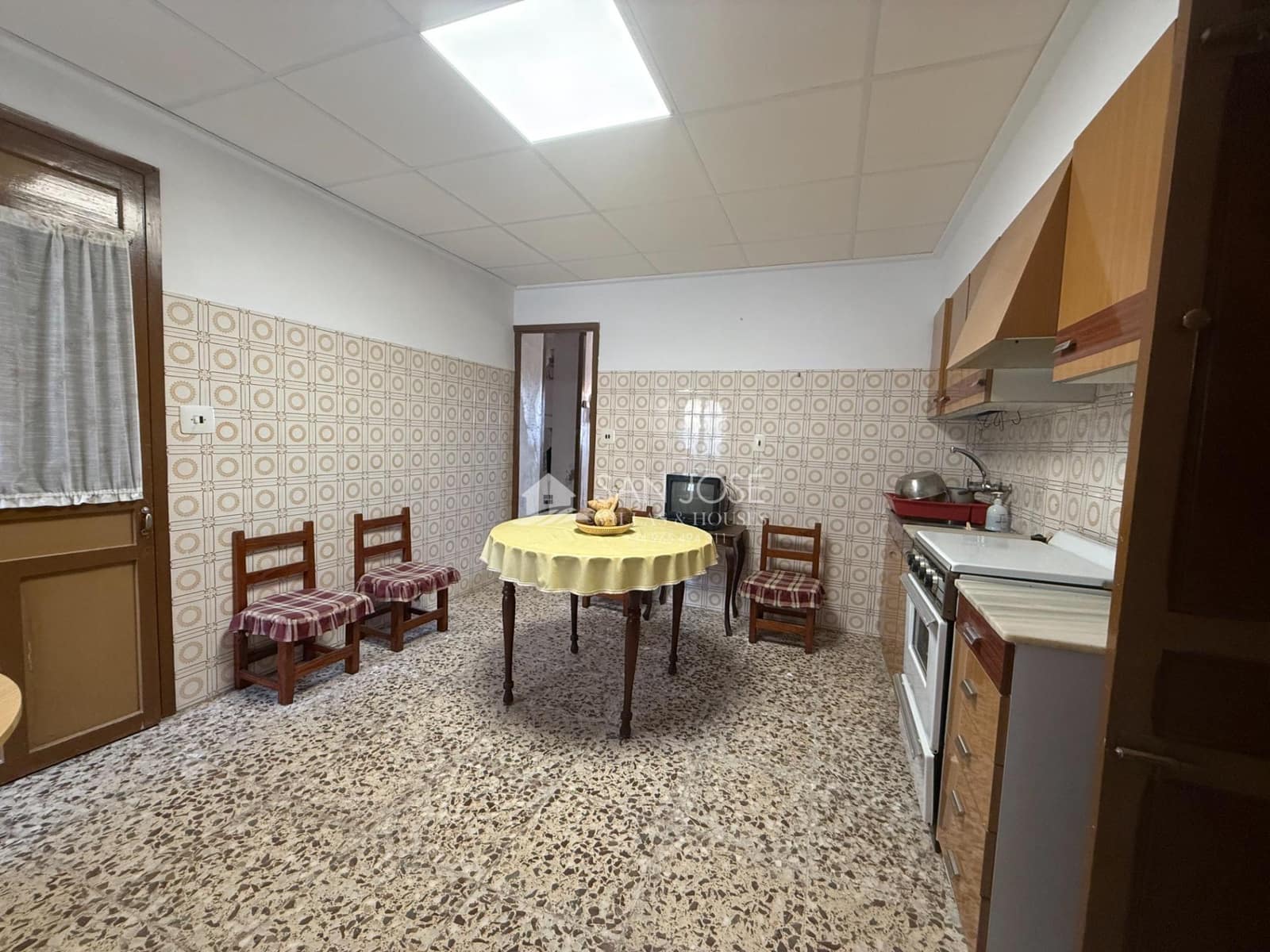 4 bedroom Villa for sale in La Romana with garage - € 180,000 (Ref: 9965468)