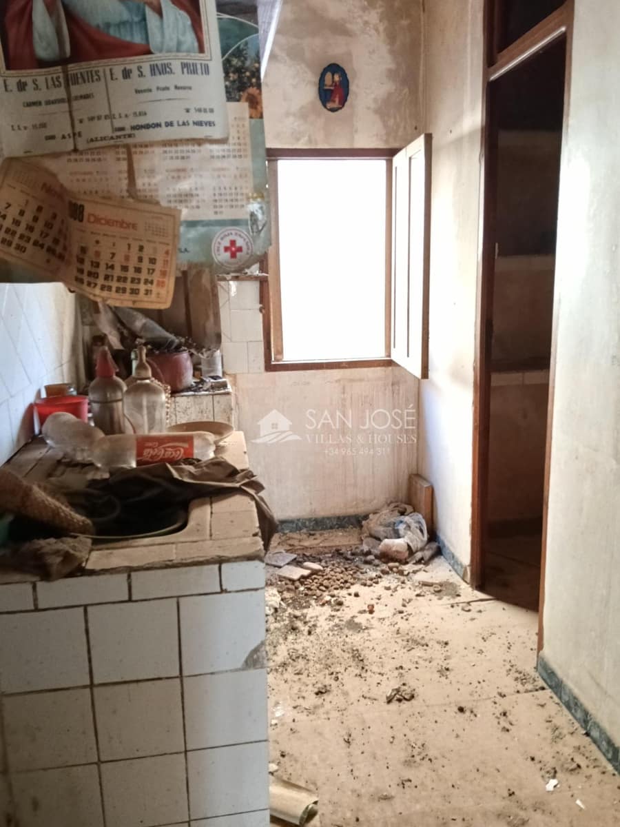 8 slaapkamer Huis te koop in Aspe - € 97.260 (Ref: 9970789)