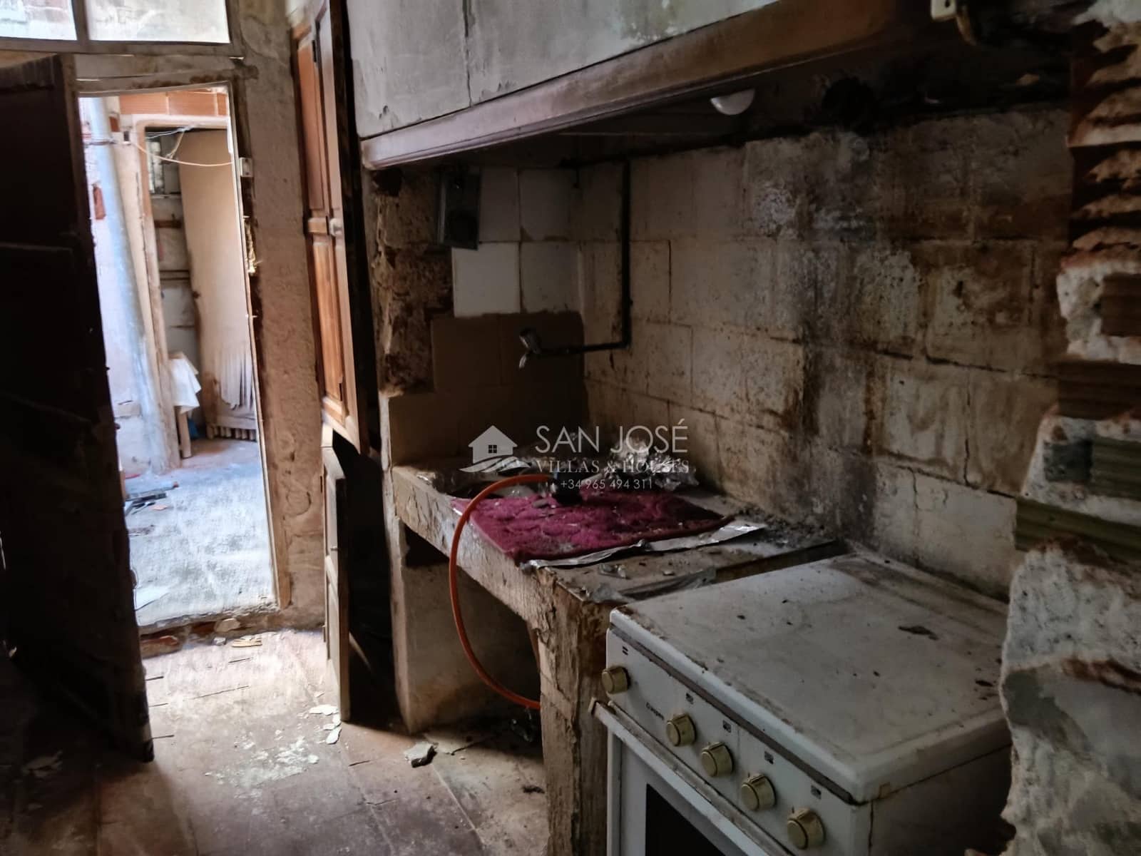 8 slaapkamer Huis te koop in Aspe - € 97.260 (Ref: 9970789)