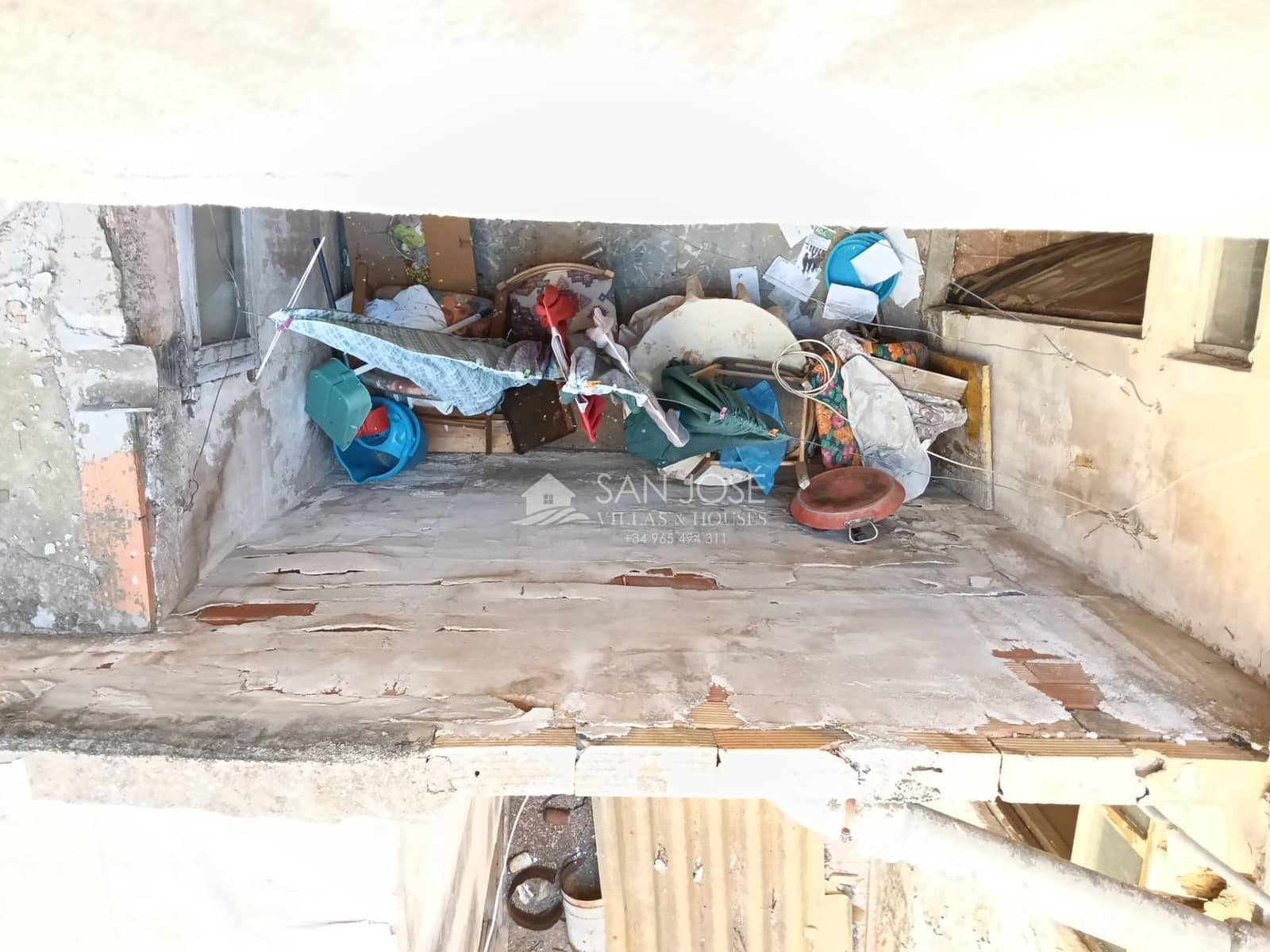 8 slaapkamer Huis te koop in Aspe - € 97.260 (Ref: 9970789)