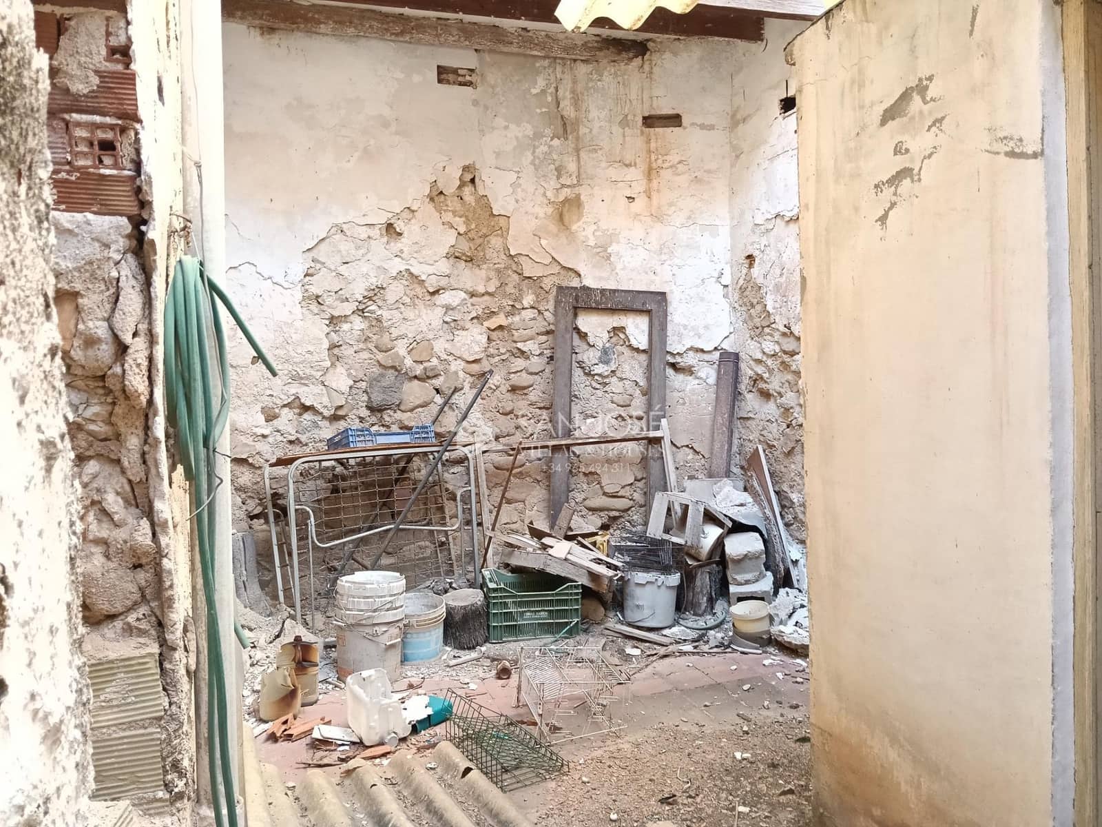 8 slaapkamer Huis te koop in Aspe - € 97.260 (Ref: 9970789)