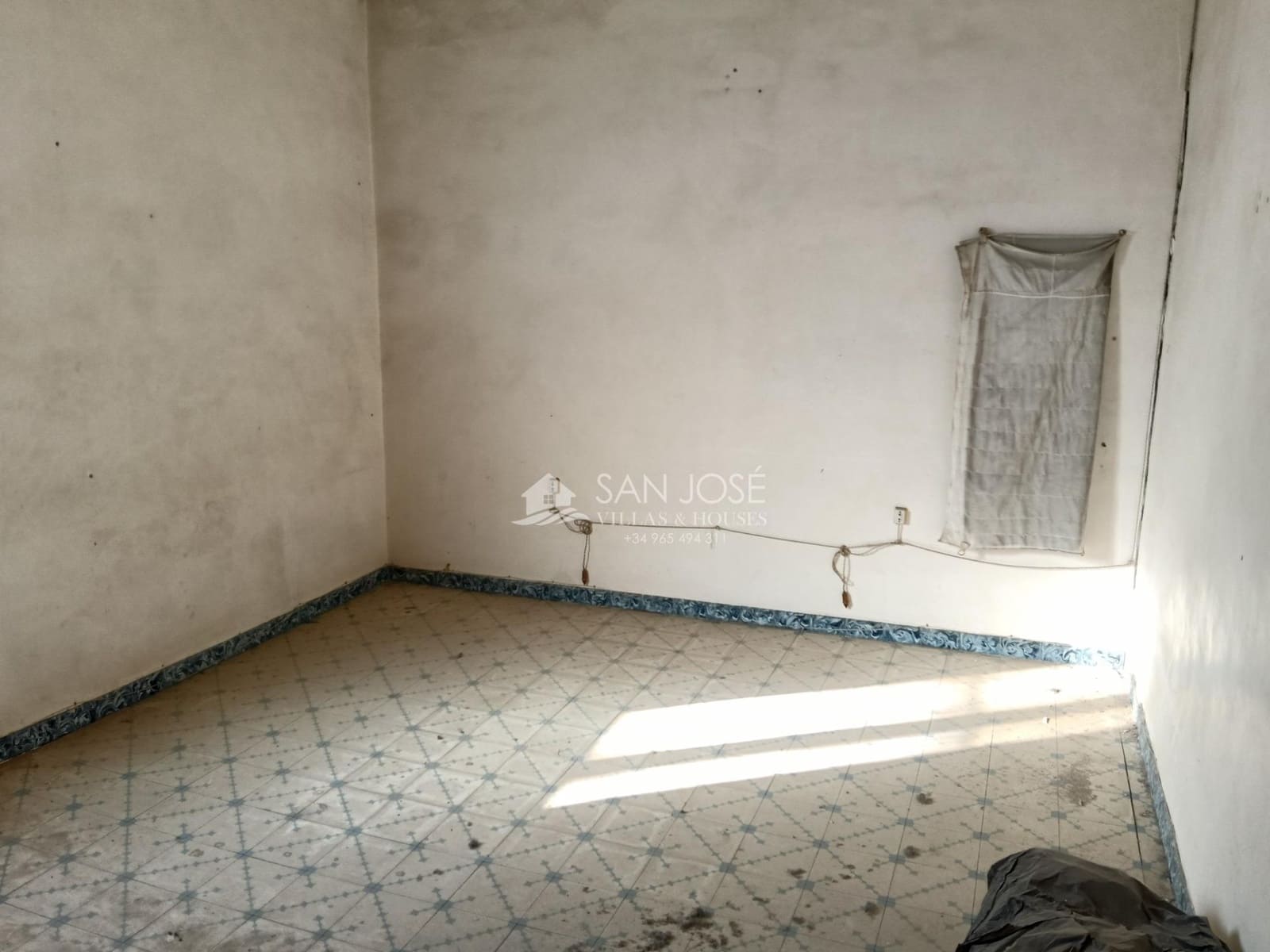 8 slaapkamer Huis te koop in Aspe - € 97.260 (Ref: 9970789)