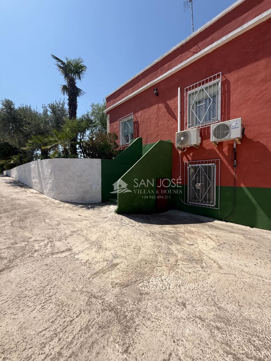 Chalet de 4 habitaciones en Aspe en venta con piscina - 298.000 € (Ref: 9994420)