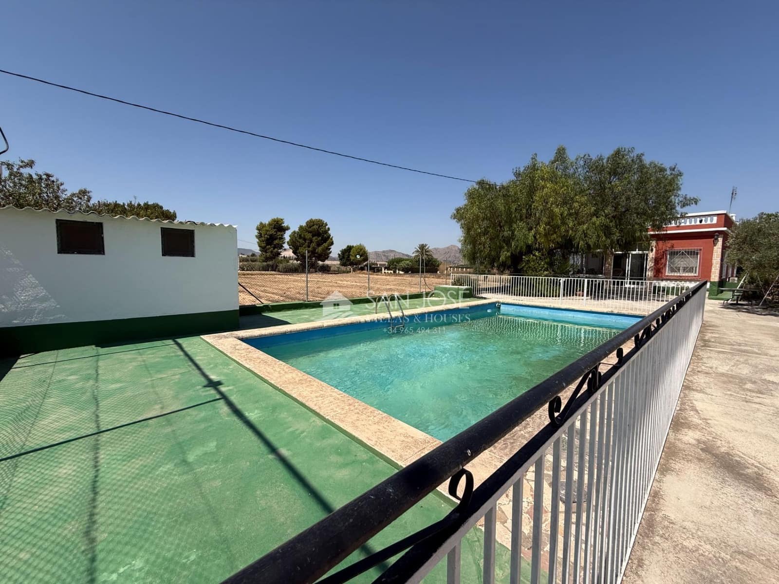 Chalet de 4 habitaciones en Aspe en venta con piscina - 298.000 € (Ref: 9994420)