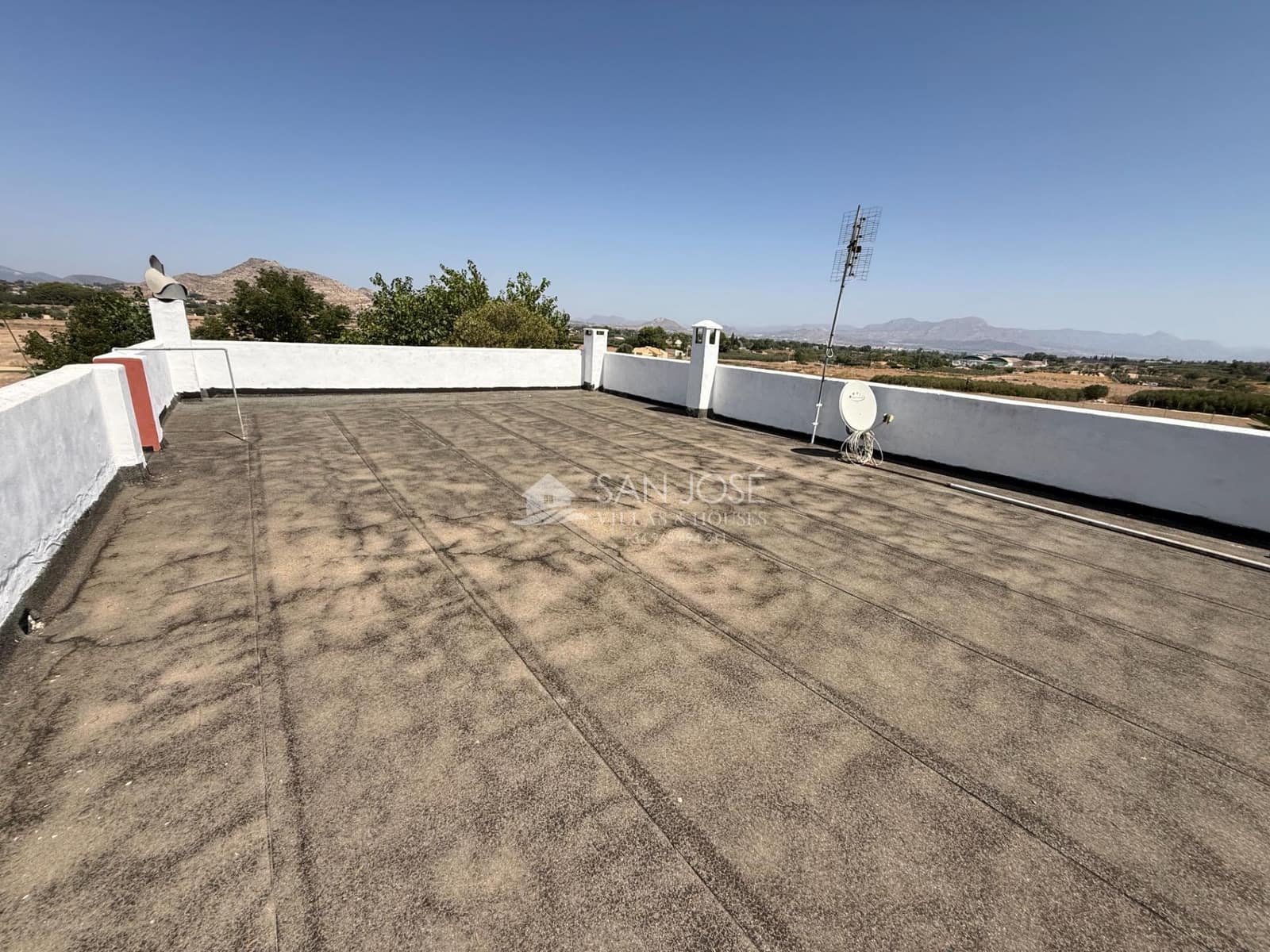 Chalet de 4 habitaciones en Aspe en venta con piscina - 298.000 € (Ref: 9994420)