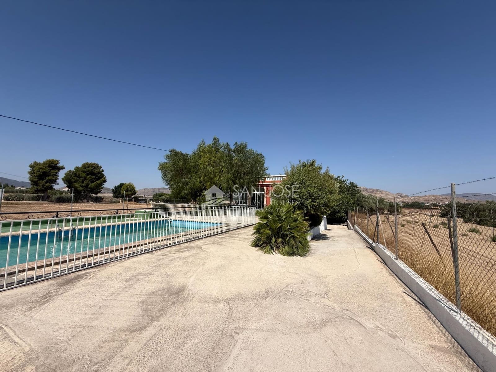 Chalet de 4 habitaciones en Aspe en venta con piscina - 298.000 € (Ref: 9994420)