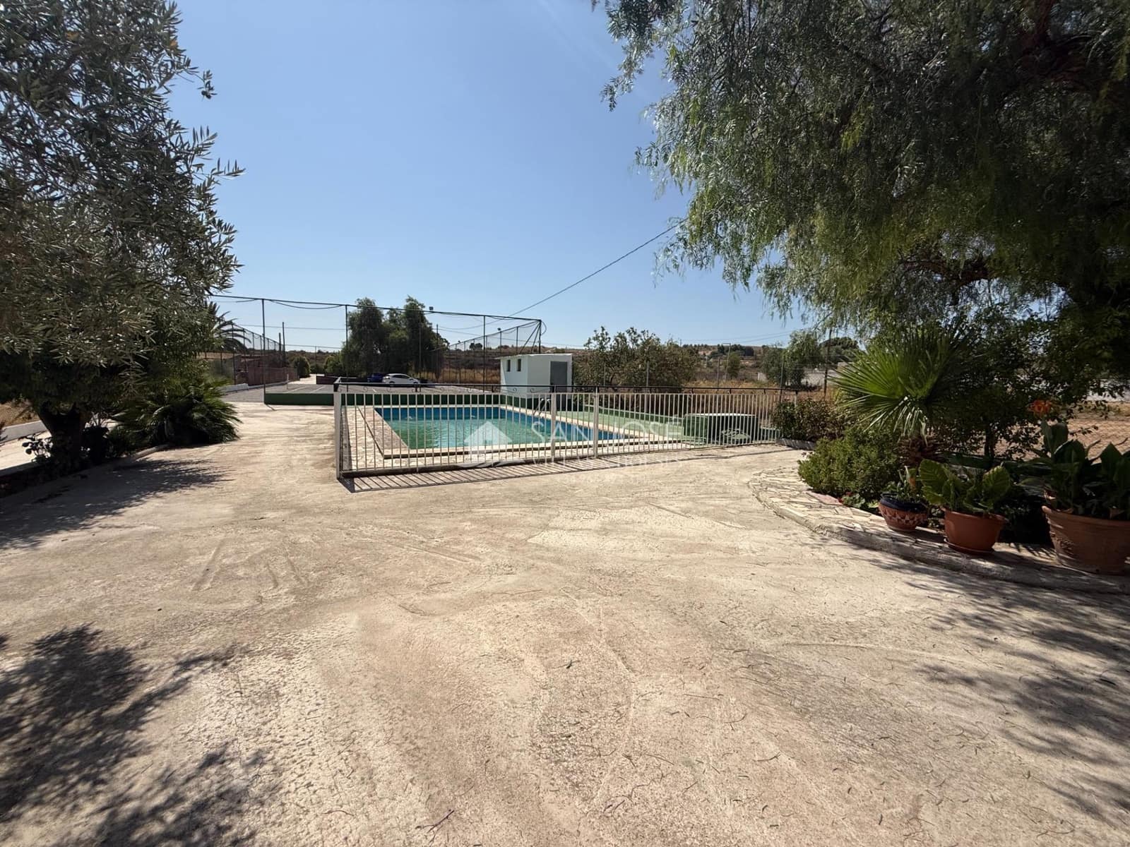Chalet de 4 habitaciones en Aspe en venta con piscina - 298.000 € (Ref: 9994420)