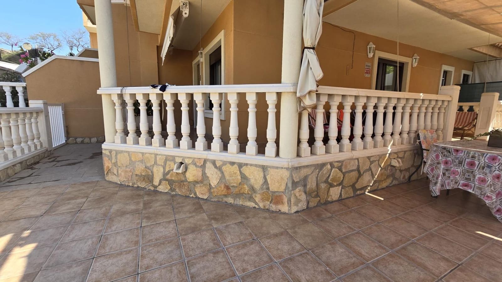 4 soveværelse Bungalow til salg i Santa Pola med swimmingpool garage - € 356.000 (Ref: 9349909)