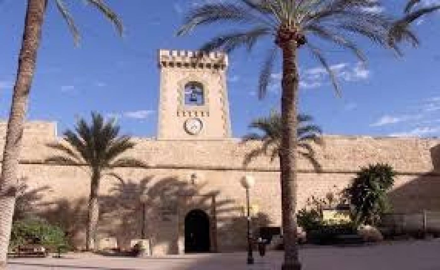 4 soveværelse Bungalow til salg i Santa Pola med swimmingpool garage - € 356.000 (Ref: 9349909)