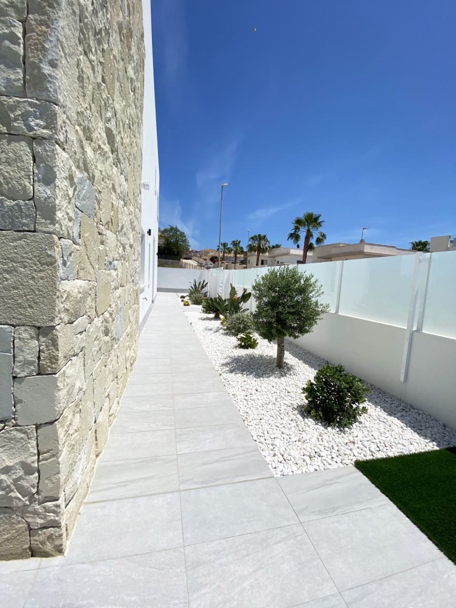 3 bedroom Villa for sale in La Marina with pool - € 455,000 (Ref: 9356017)