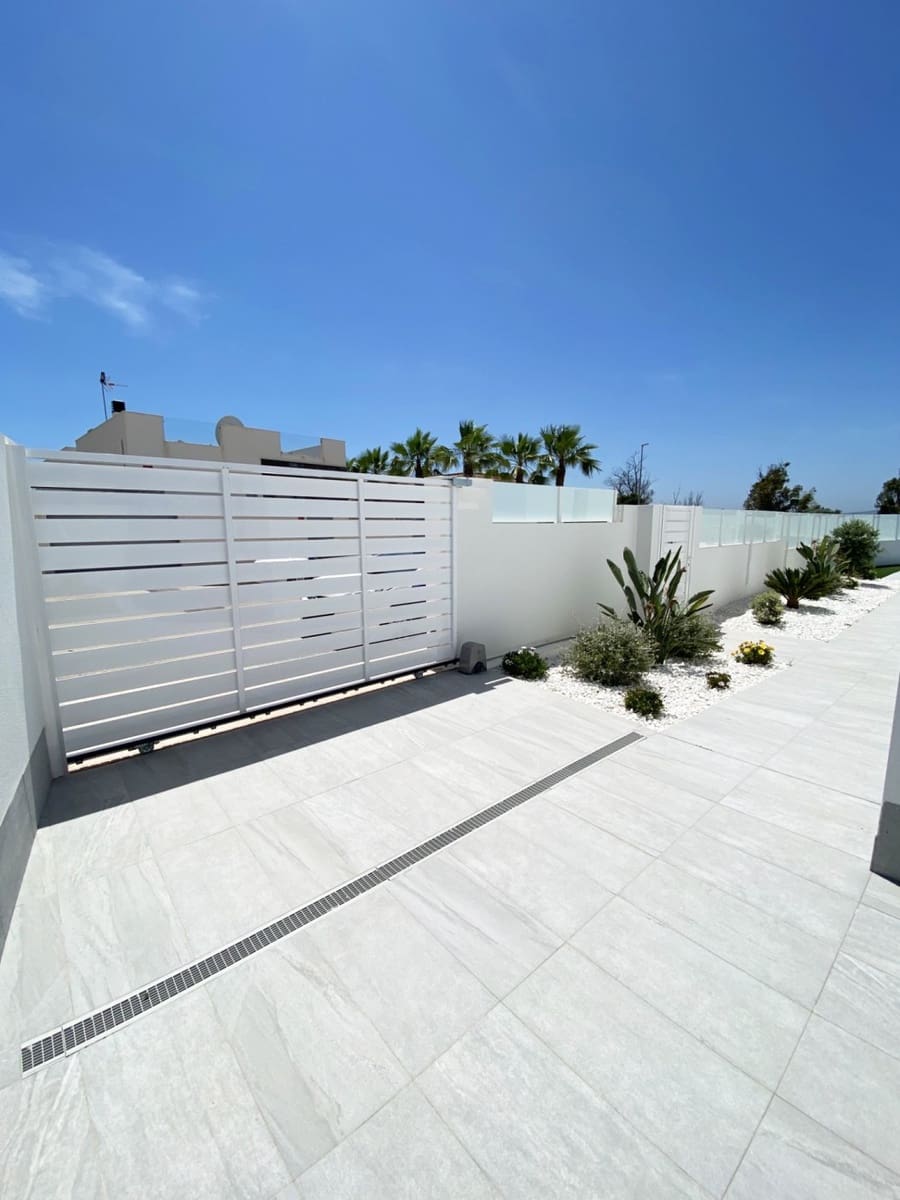 3 bedroom Villa for sale in La Marina with pool - € 455,000 (Ref: 9356017)