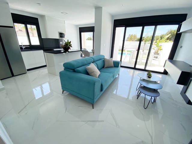 3 soverom Villa til salgs i La Marina, Elche / Elx med svømmebasseng - € 455 000 (Ref: 9356017)