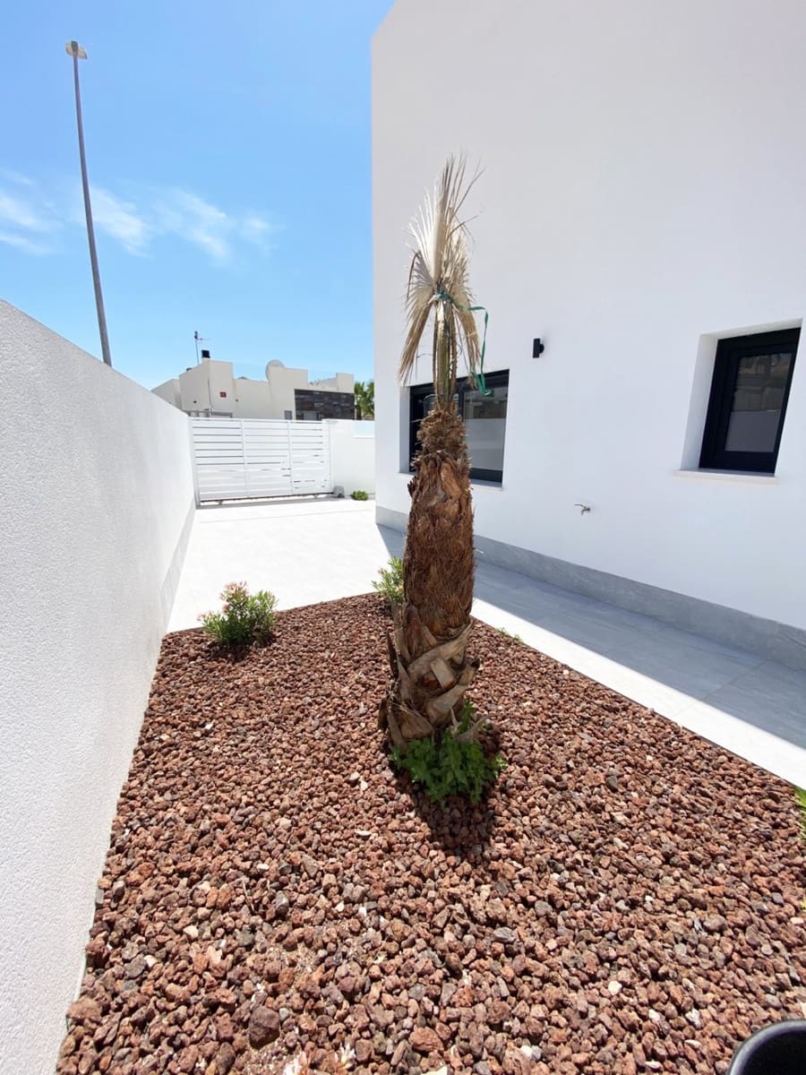 3 bedroom Villa for sale in La Marina with pool - € 455,000 (Ref: 9356017)