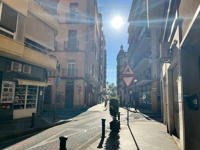 5 slaapkamer Flat te koop in Alicante stad - € 360.000 (Ref: 9356020)