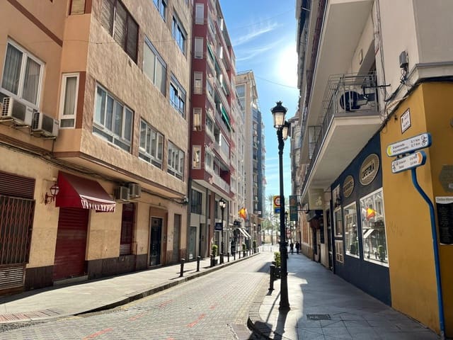 5 slaapkamer Flat te koop in Alicante stad - € 360.000 (Ref: 9356020)