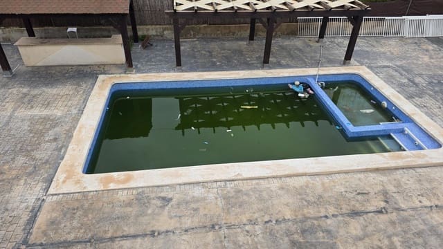 Chalet de 6 habitaciones en La Marina, Elche / Elx en venta con piscina - 430.000 € (Ref: 9356028)