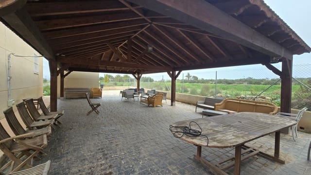 Chalet de 6 habitaciones en La Marina, Elche / Elx en venta con piscina - 430.000 € (Ref: 9356028)