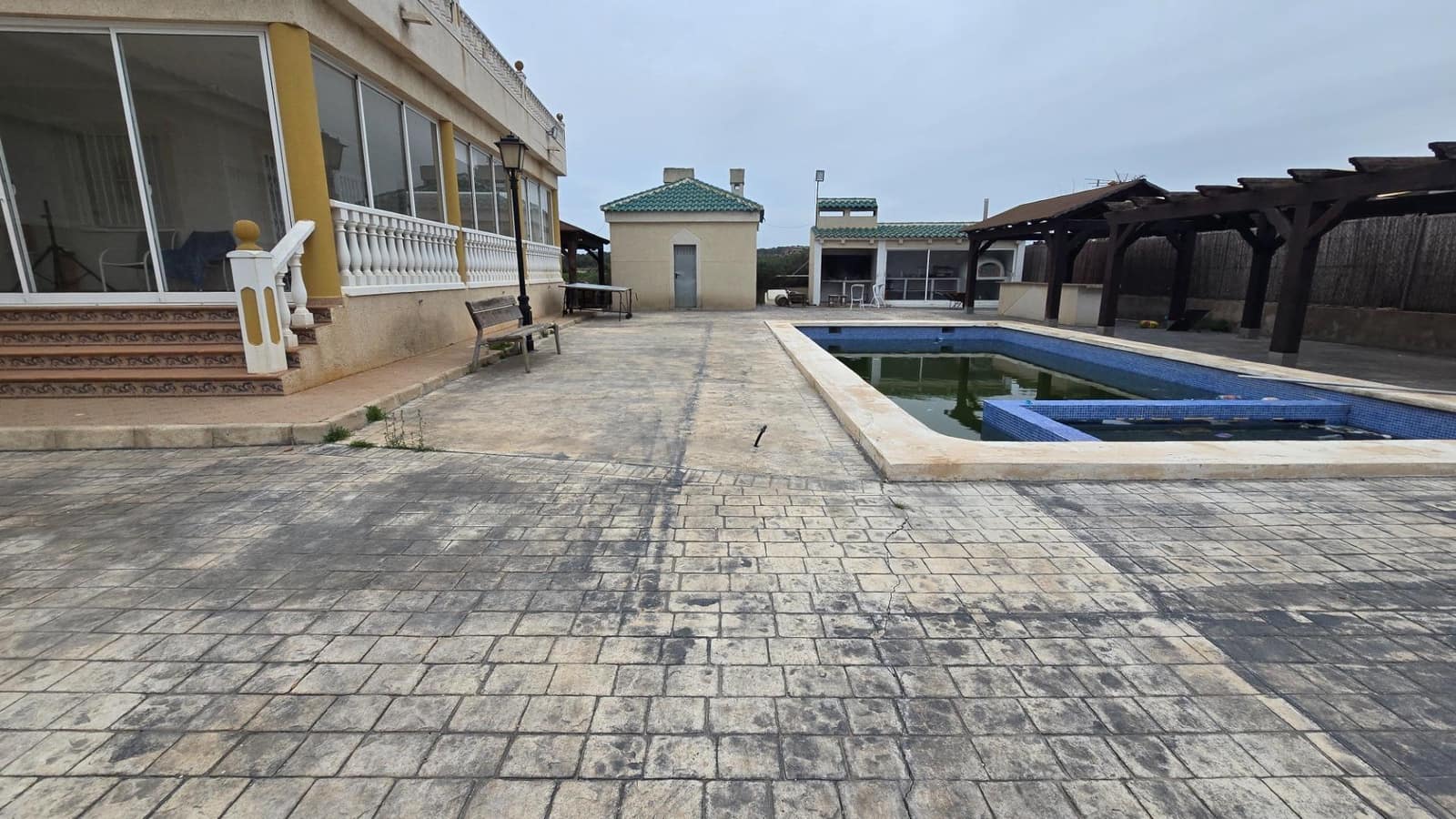 6 bedroom Villa for sale in La Marina with pool - € 430,000 (Ref: 9356028)