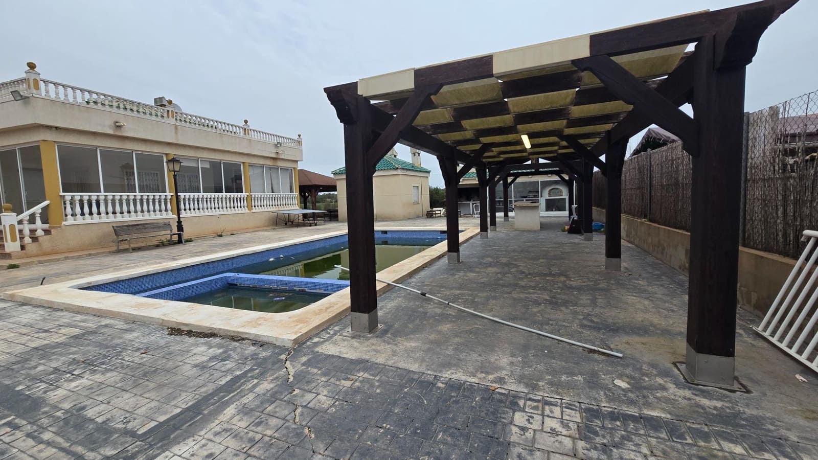 6 bedroom Villa for sale in La Marina with pool - € 430,000 (Ref: 9356028)