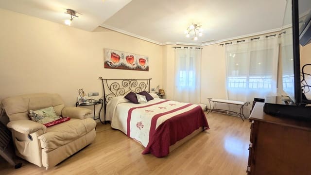 5 sovrum Lägenhet till salu i Elche / Elx - 300 000 € (Ref: 9373631)