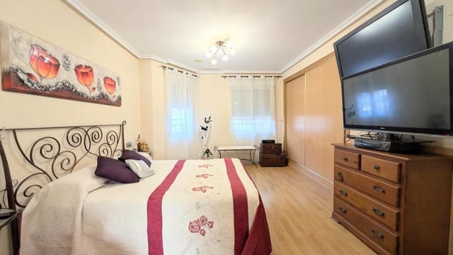 5 sovrum Lägenhet till salu i Elche / Elx - 300 000 € (Ref: 9373631)