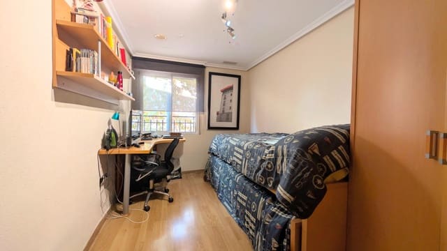 5 sovrum Lägenhet till salu i Elche / Elx - 300 000 € (Ref: 9373631)