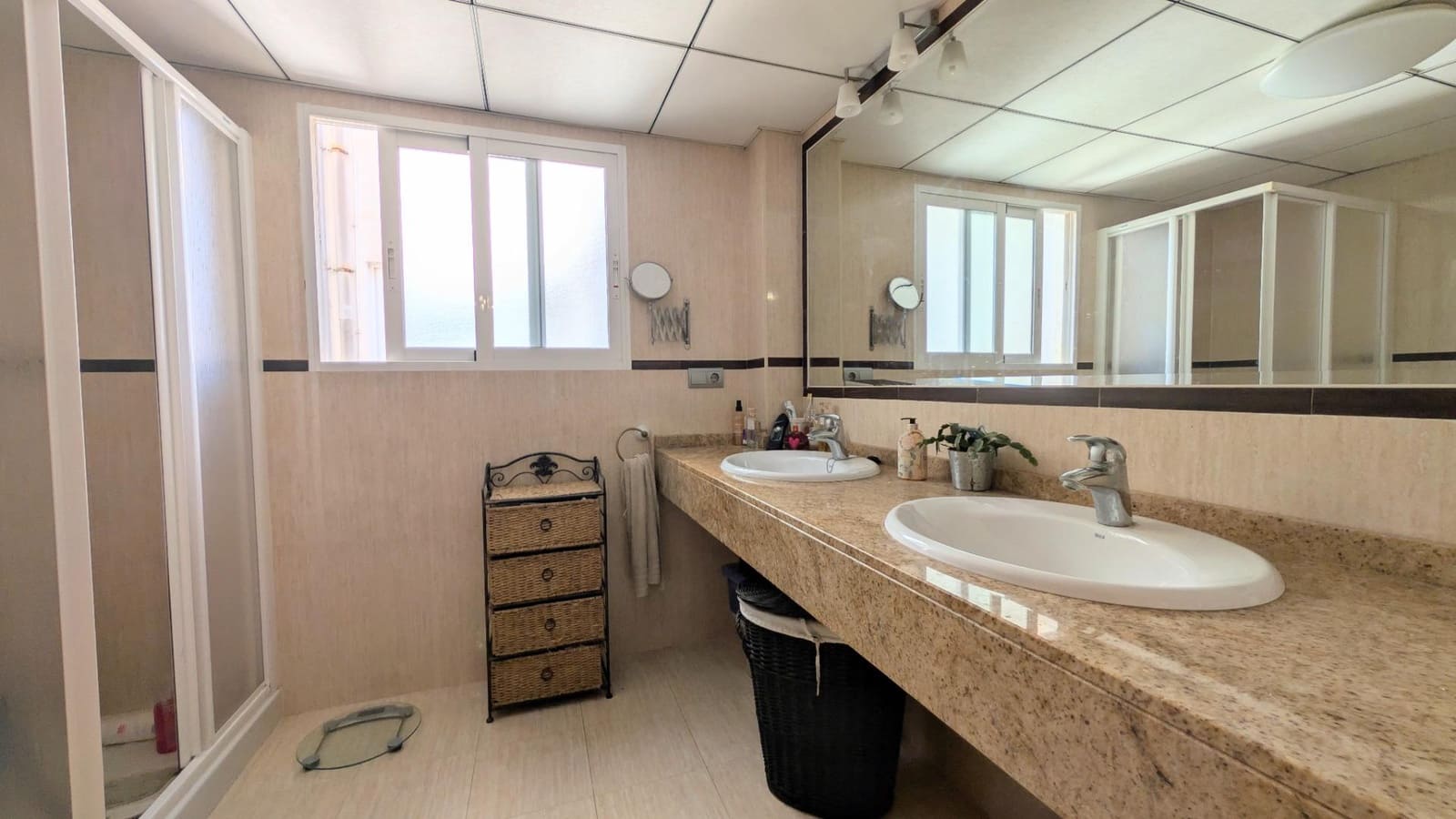 5 sovrum Lägenhet till salu i Elche / Elx - 300 000 € (Ref: 9373631)