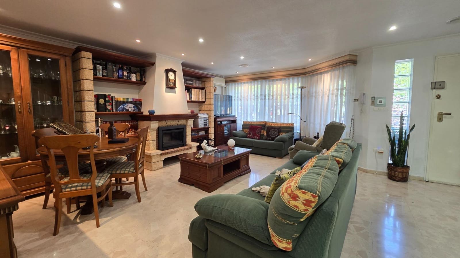 4 sypialnia Bungalow na sprzedaż w Elche / Elx z basenem garażem - 450 000 € (Ref: 9385484)