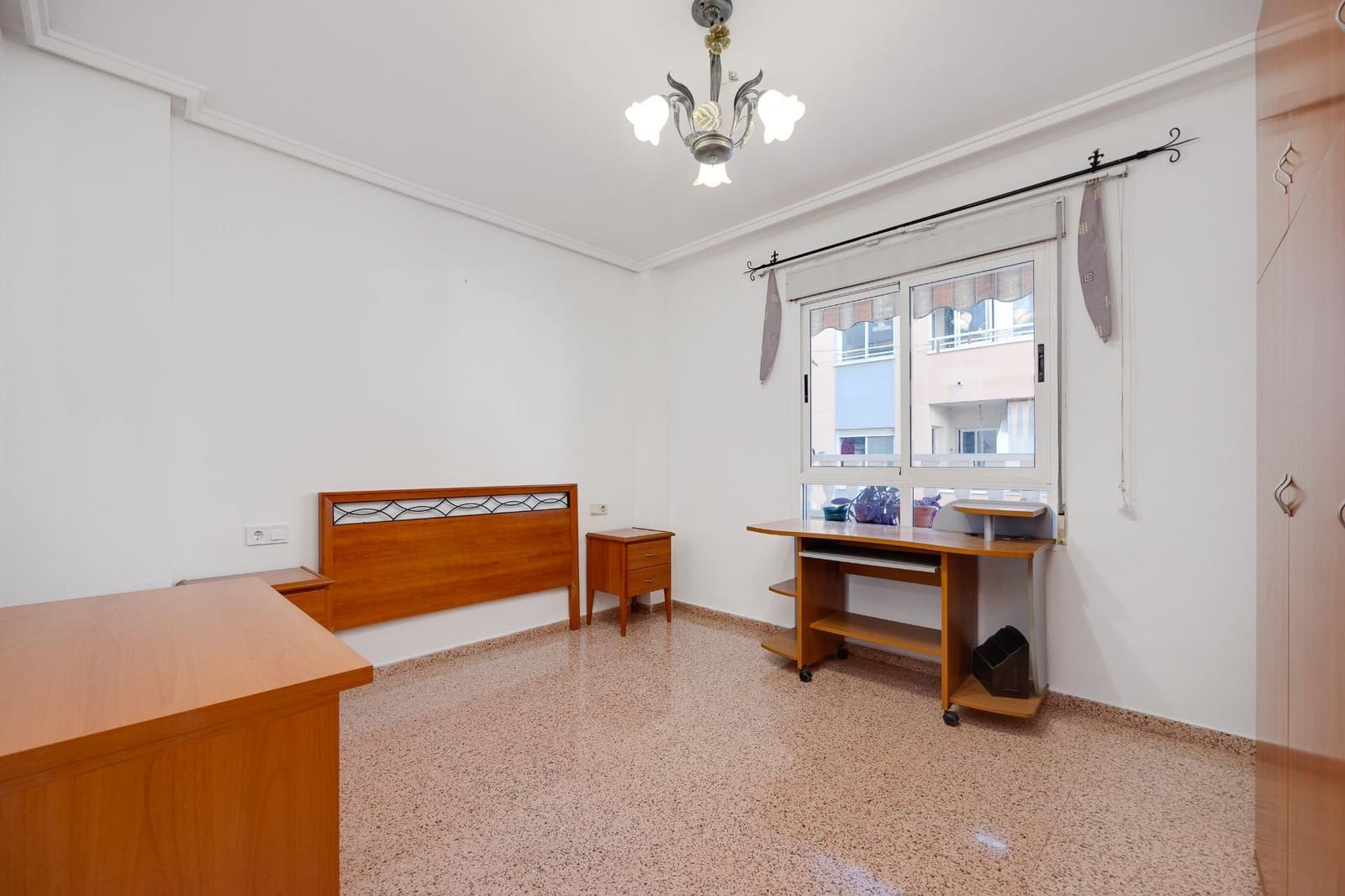 4 makuuhuone Asunto myytävänä paikassa Torrevieja mukana 
autotalli - 199 900 € (Ref: 9400823)