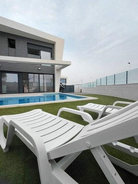 3 bedroom Villa for sale in Gran Alacant with pool - € 540,000 (Ref: 9409279)