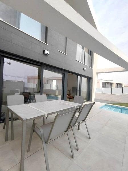 3 bedroom Villa for sale in Gran Alacant with pool - € 540,000 (Ref: 9409279)