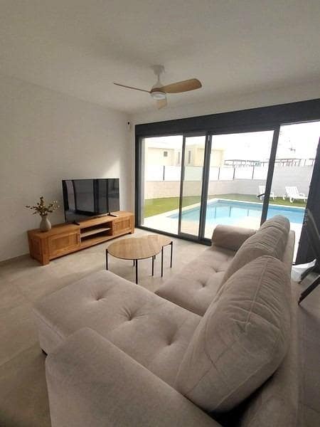 3 bedroom Villa for sale in Gran Alacant with pool - € 540,000 (Ref: 9409279)