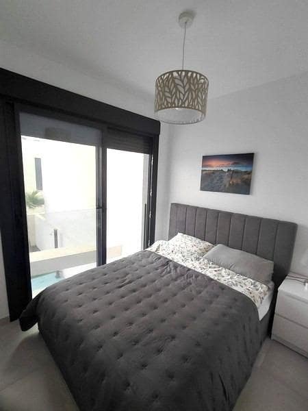 3 bedroom Villa for sale in Gran Alacant with pool - € 540,000 (Ref: 9409279)