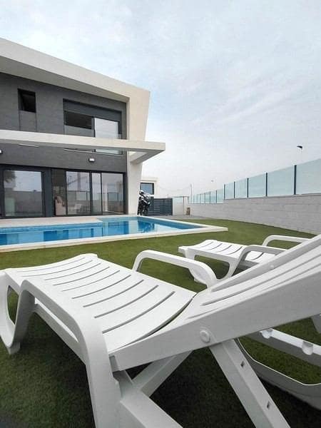 3 bedroom Villa for sale in Gran Alacant with pool - € 540,000 (Ref: 9409279)