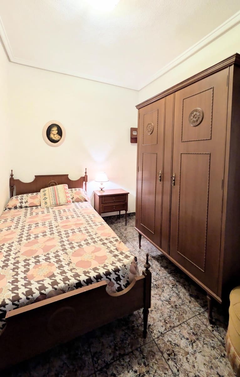 3 bedroom Flat for sale in Elche / Elx - € 139,000 (Ref: 9437596)