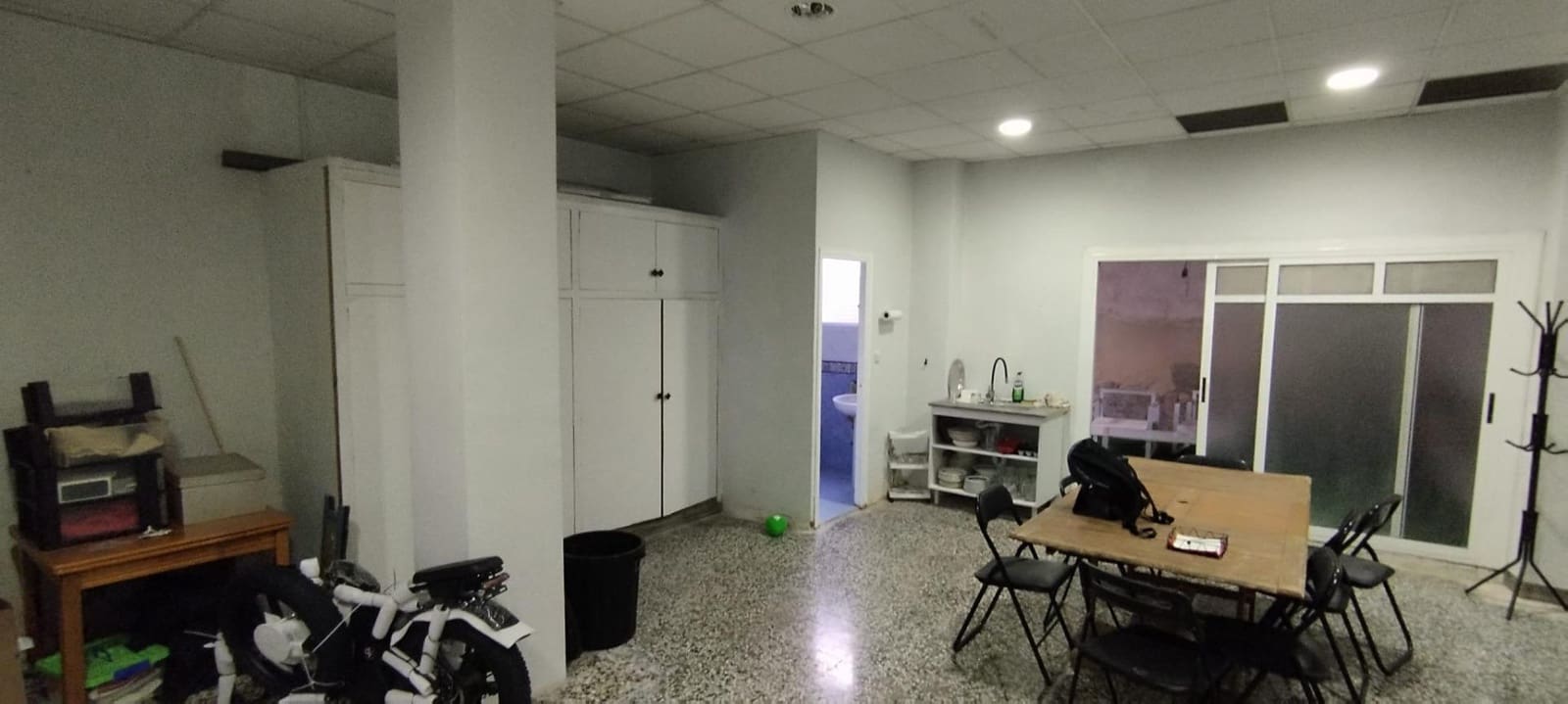 Erhverv til salg i Elche / Elx med garage - € 90.000 (Ref: 9437597)