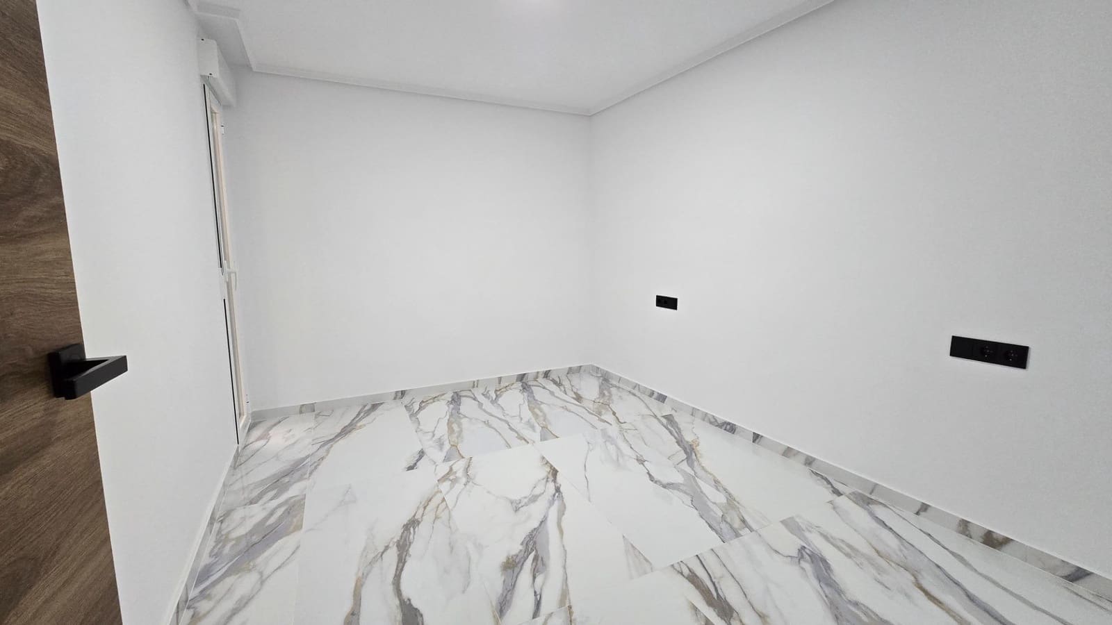 Piso de 2 habitaciones en Elche / Elx en venta - 160.000 € (Ref: 9465673)