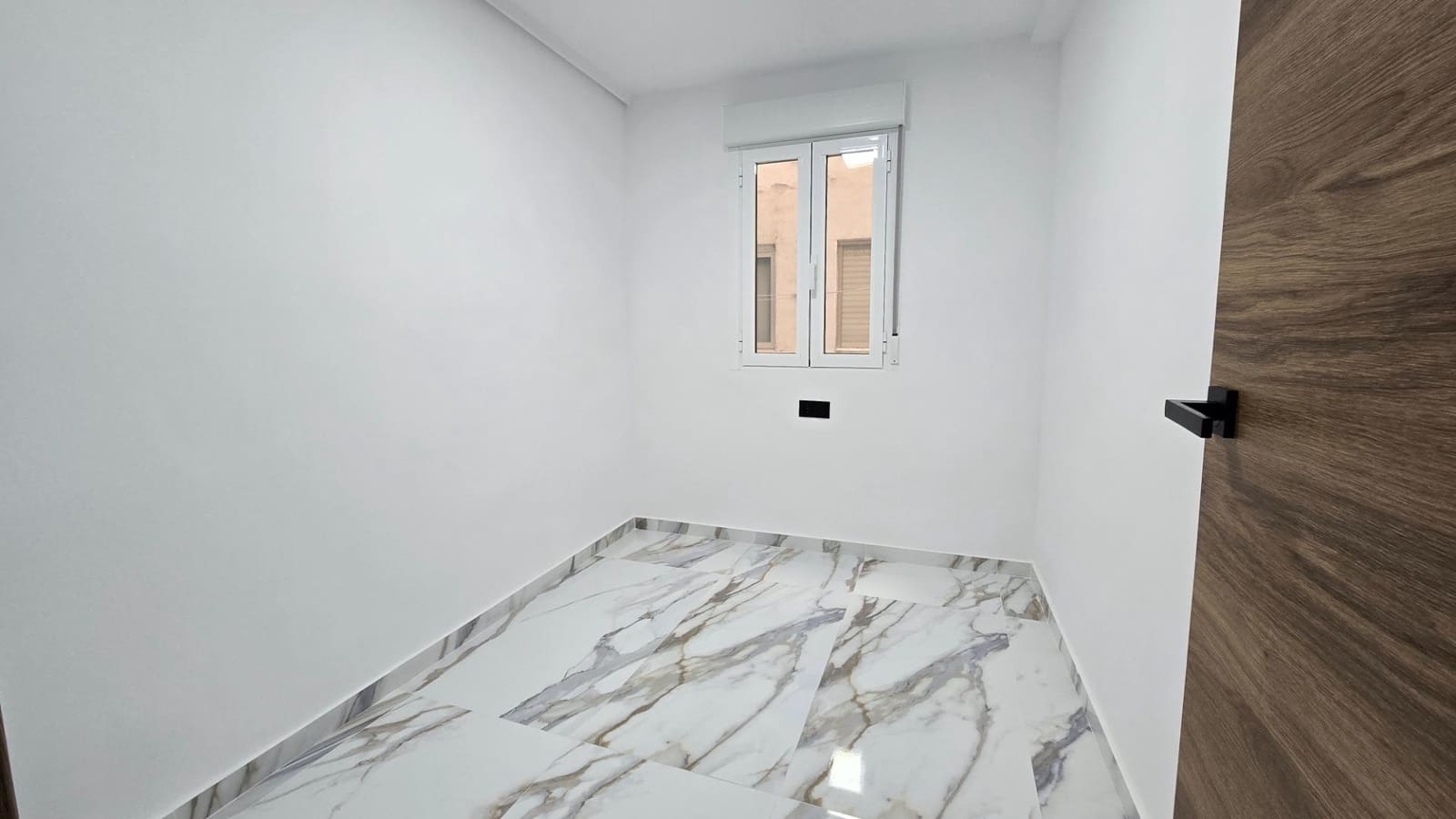 Piso de 2 habitaciones en Elche / Elx en venta - 160.000 € (Ref: 9465673)