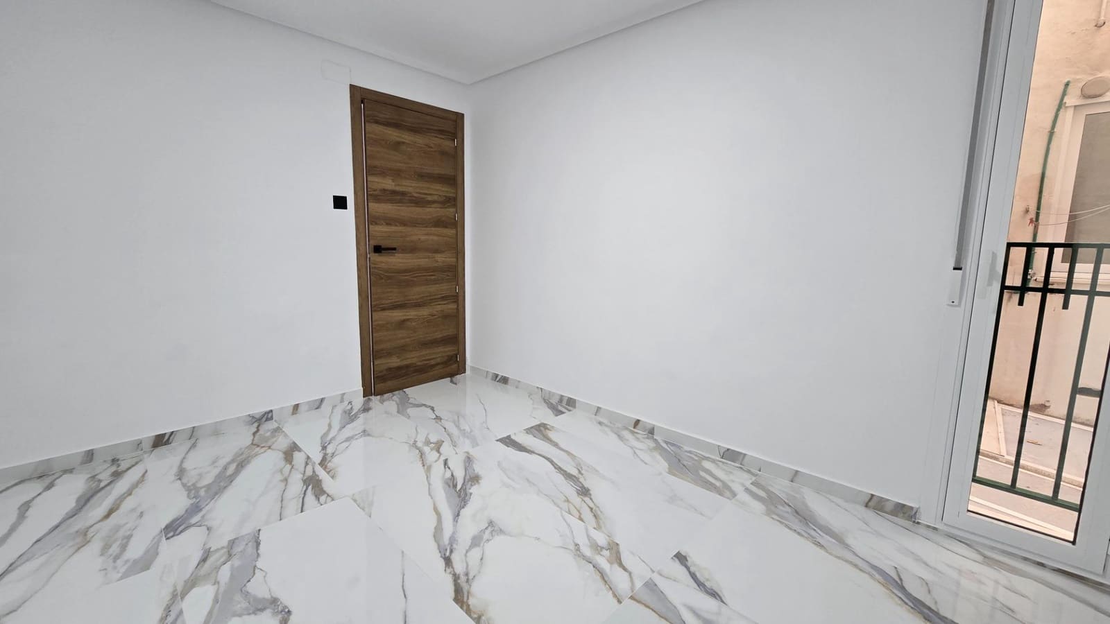 Piso de 2 habitaciones en Elche / Elx en venta - 160.000 € (Ref: 9465673)