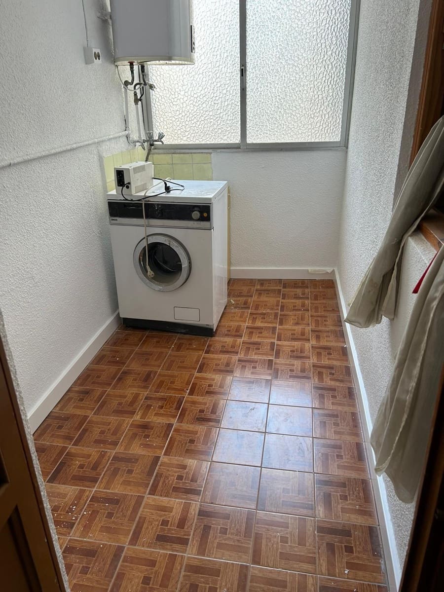 3 bedroom Flat for sale in Elche / Elx - € 120,000 (Ref: 9496367)