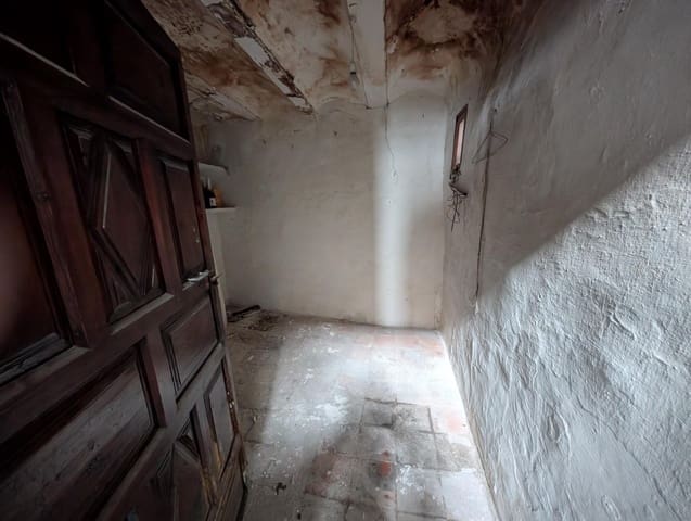 4 soveværelse Byhus til salg i Biar - € 35.000 (Ref: 9496368)