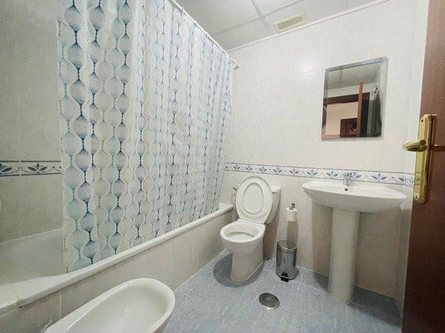 2 makuuhuone Asunto myytävänä paikassa Monforte del Cid mukana uima-altaan 
autotalli - 210 000 € (Ref: 9527854)