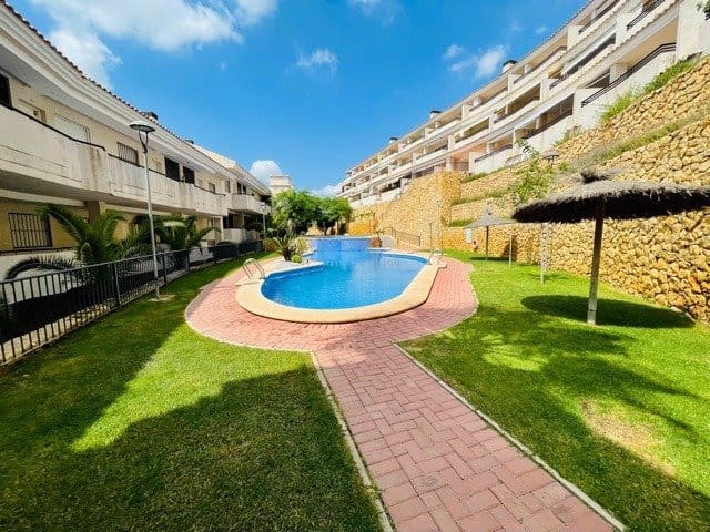 2 makuuhuone Asunto myytävänä paikassa Monforte del Cid mukana uima-altaan 
autotalli - 210 000 € (Ref: 9527854)