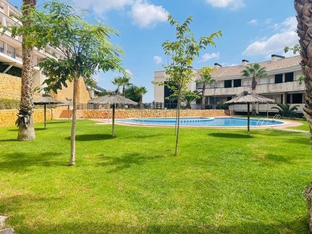 2 makuuhuone Asunto myytävänä paikassa Monforte del Cid mukana uima-altaan 
autotalli - 210 000 € (Ref: 9527854)