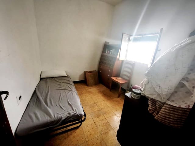 4 slaapkamer Huis te koop in Xàtiva - € 80.000 (Ref: 10055435)