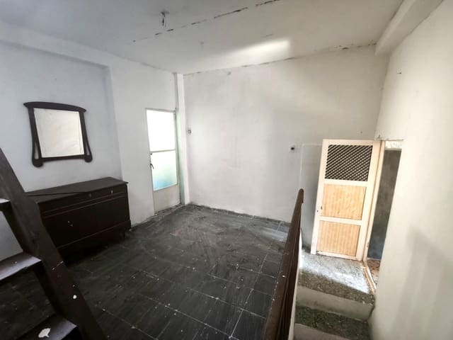 4 slaapkamer Huis te koop in Xàtiva - € 80.000 (Ref: 10055435)