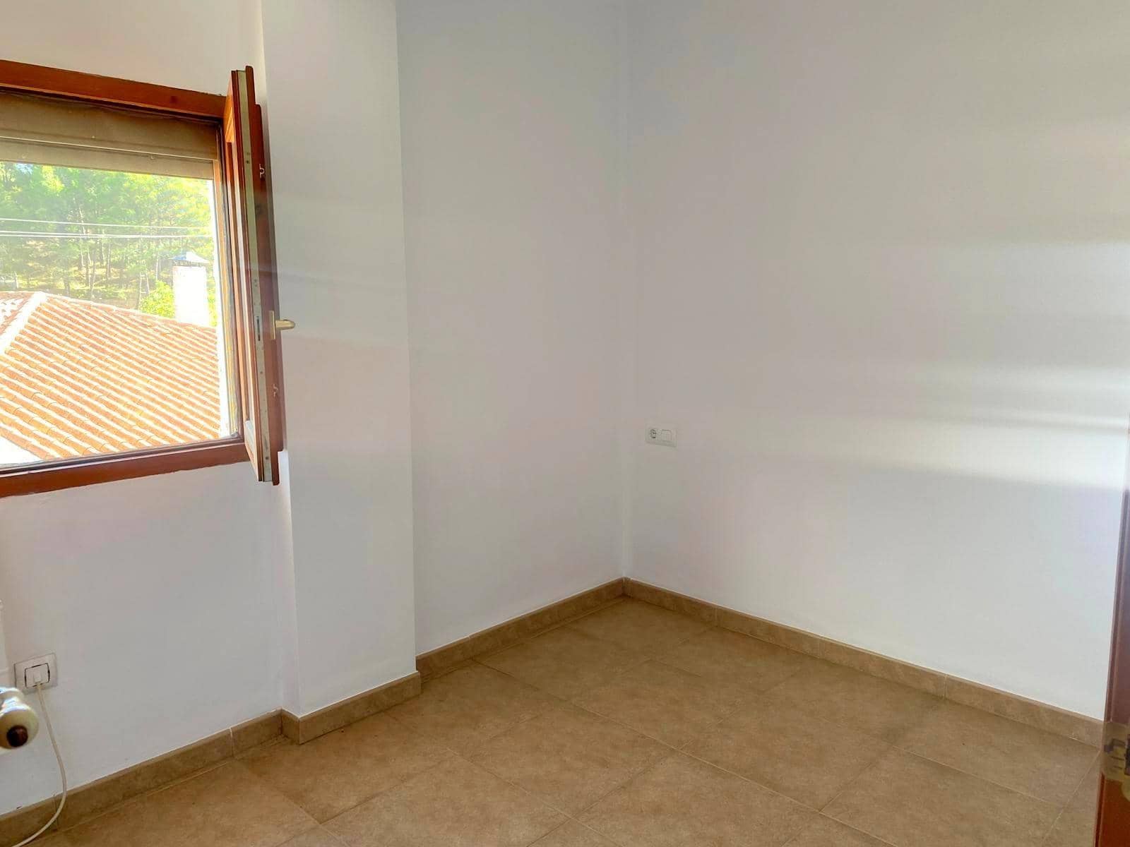 3 bedroom Flat for sale in Navalon - € 69,900 (Ref: 10067832)